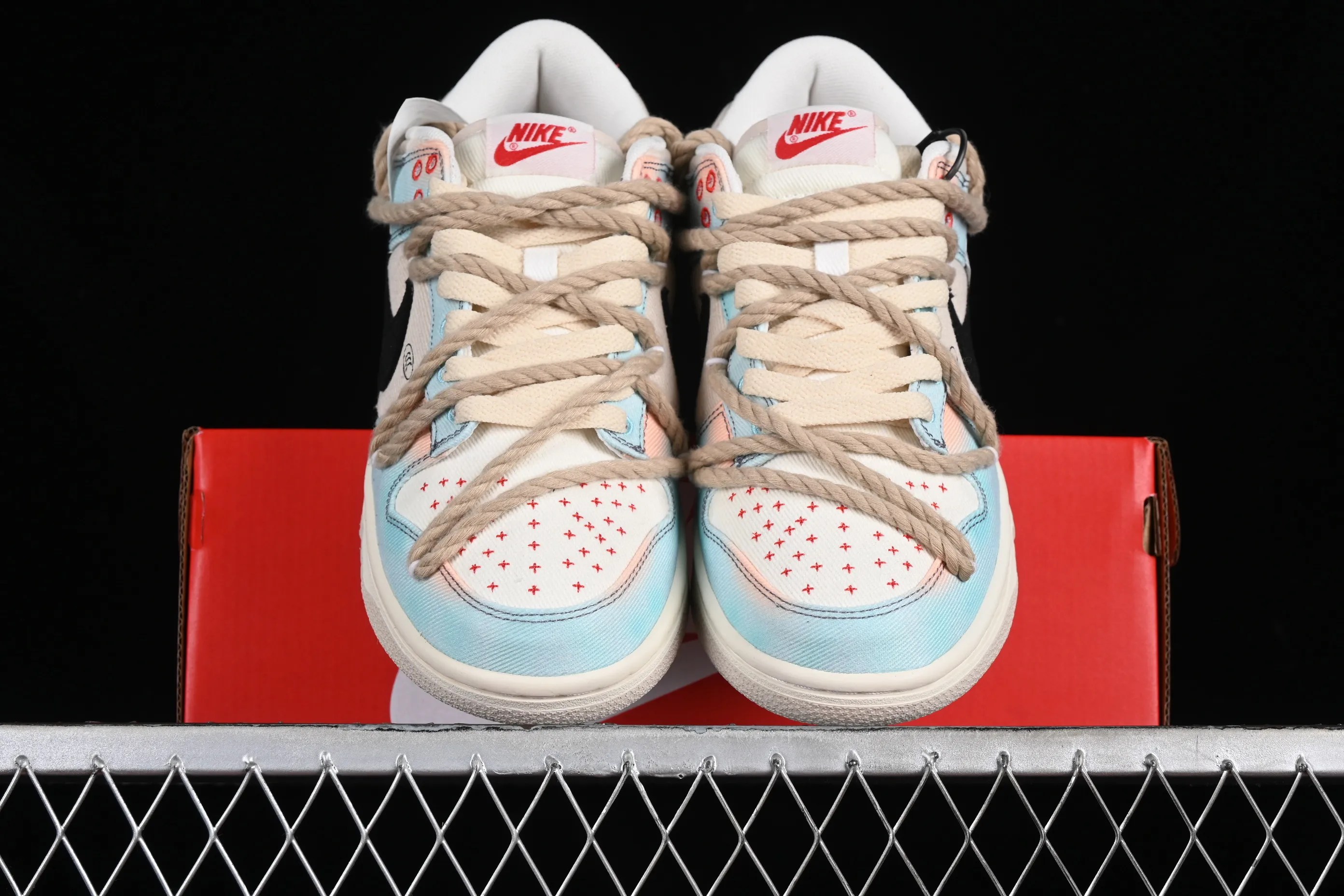 All Categories Nk SB Dunk Series Nk SB Dunk Low Low-top sneakers Nk Dunk Low Castle in the Sky Dopamine gradient Sashiko embroidery Hemp rope SB low-top casual sneakers DV0834-100